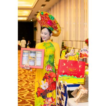 HỘP QUÀ TĂNG CAO CẤP - NGỌC TRỜI ĐẤT VIỆT - 4 LOẠI GẠO ĐẶC SẢN VÙNG MIỀN - H2